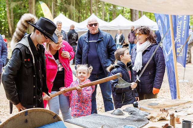 Kurbads. Latvju varoņstāsts atklāšana Tērvetē ar grupas Skyforger koncertu