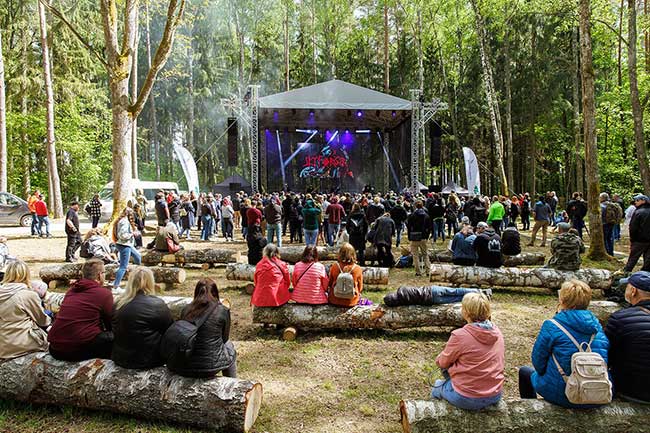 Kurbads. Latvju varoņstāsts atklāšana Tērvetē ar grupas Skyforger koncertu